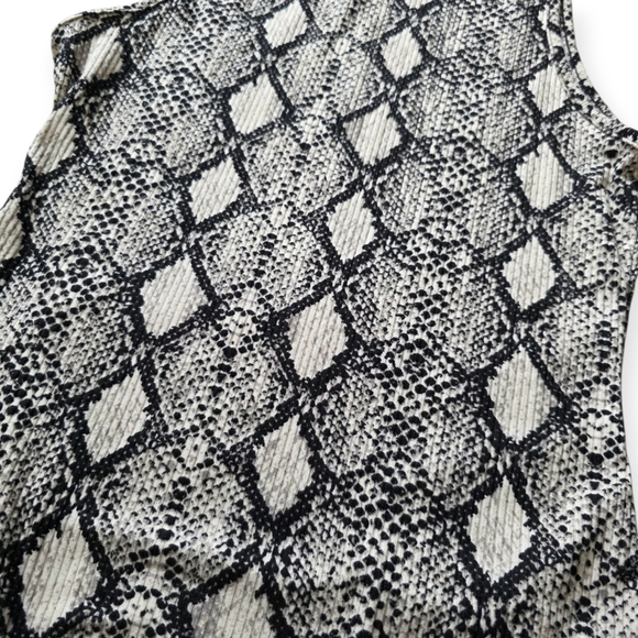 🔥5 FOR $25🔥Caution To The Wind Snakeskin Sleeveless Bodysuit, Size Small - Picture 5 of 12